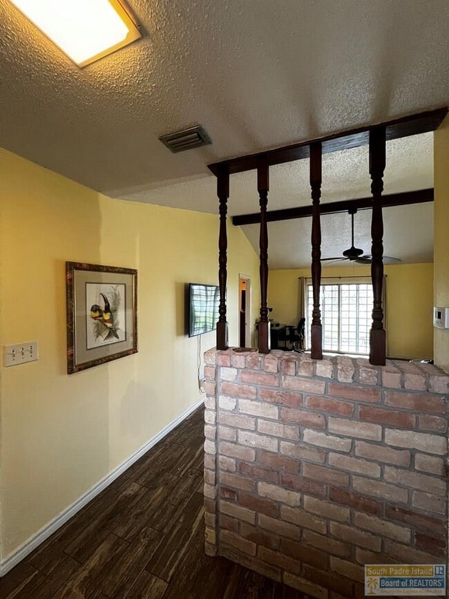 Building Photo - 603 Continental Dr