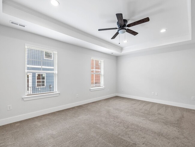 Building Photo - 3 Bed, 2.5 Bath - Lucky Penny End Unit