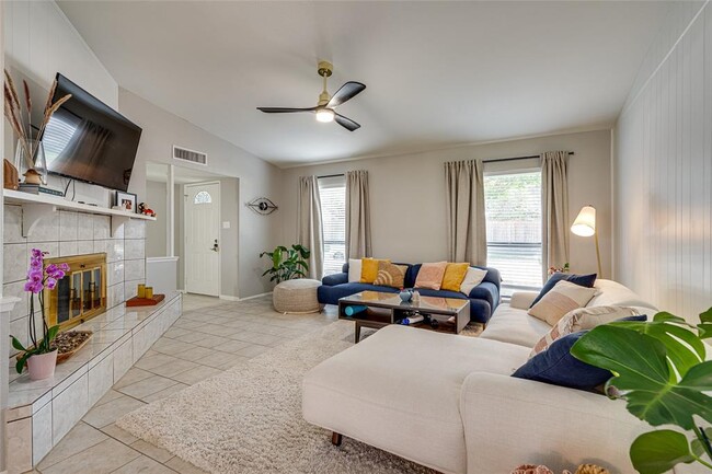 Building Photo - 3321 Pinion Dr