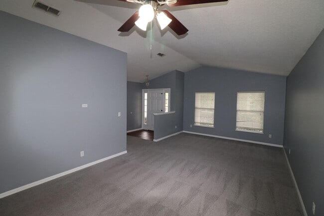 Building Photo - 324 Red Kite Dr