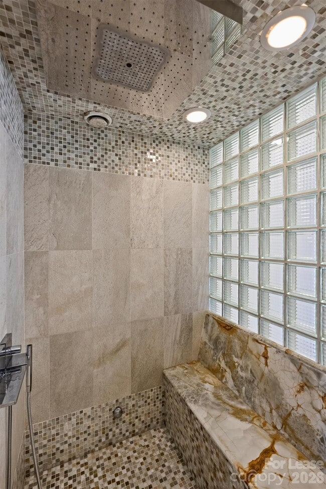 Building Photo - 1124 Dilworth Crescent Row