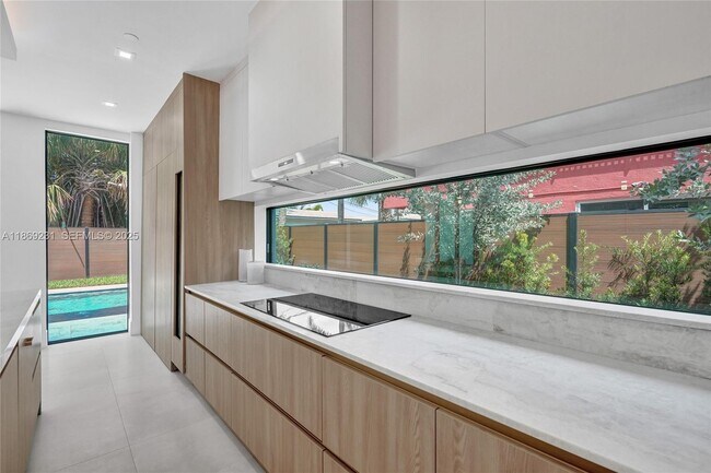 Building Photo - 1825 NE 26th Ave