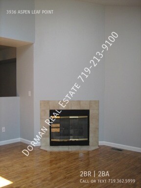 Building Photo - Townhome with Fireplace & Garage