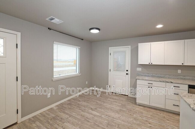Building Photo - 14411 Periwinkle Dr