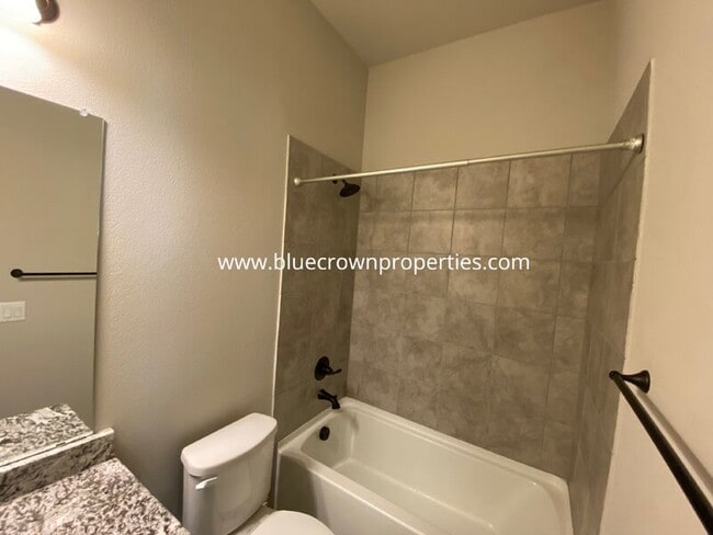 Building Photo - 5211 Pentridge Dr