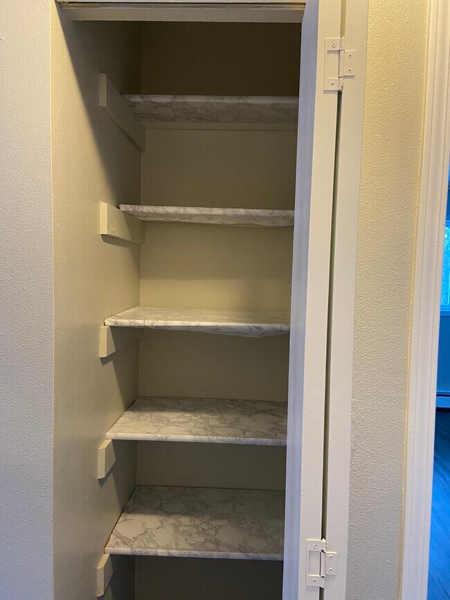 Building Photo - 200 W Heritage Drive