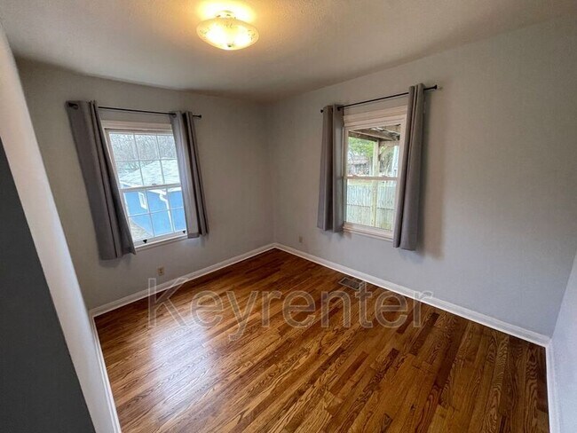 Building Photo - 2029 McClung Ave