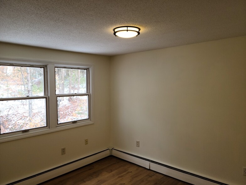 Building Photo - 80 Desert Rd