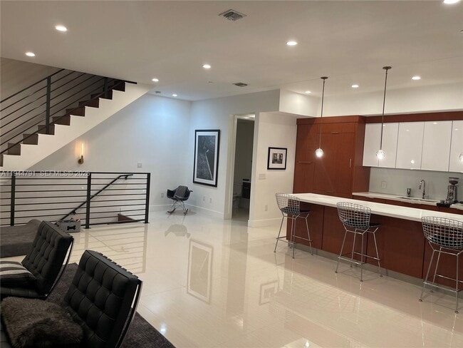 Building Photo - 909 NE 16th Terrace