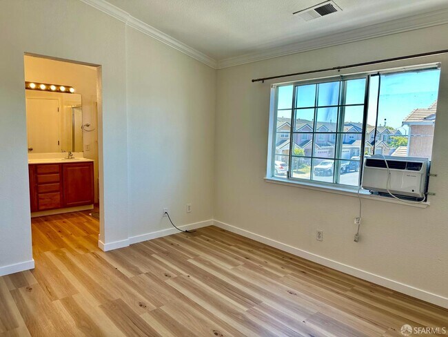 Building Photo - 923 Ferro Dr