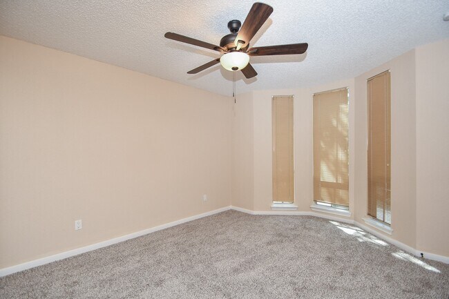 Building Photo - 1643 Beaconshire Rd