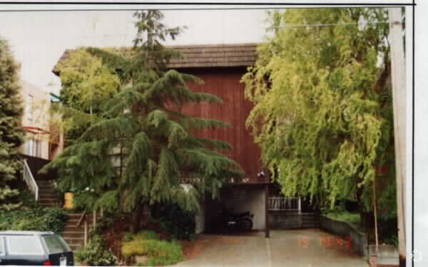 Building Photo - 5012 11th Ave NE