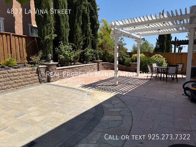 Building Photo - 4837 La Vina St