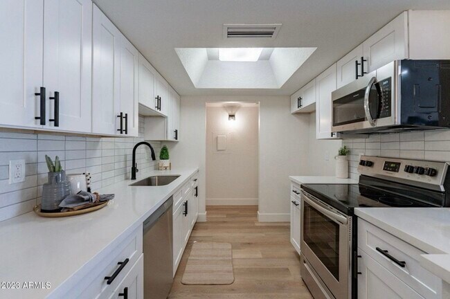 Building Photo - 4608 W Maryland Ave