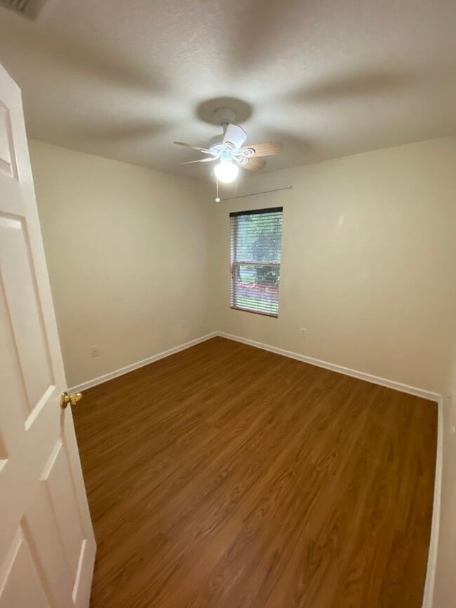 Building Photo - One-Story End Unit Oasis Backing to Preserve - No Carpet + Plantation Amenities!!