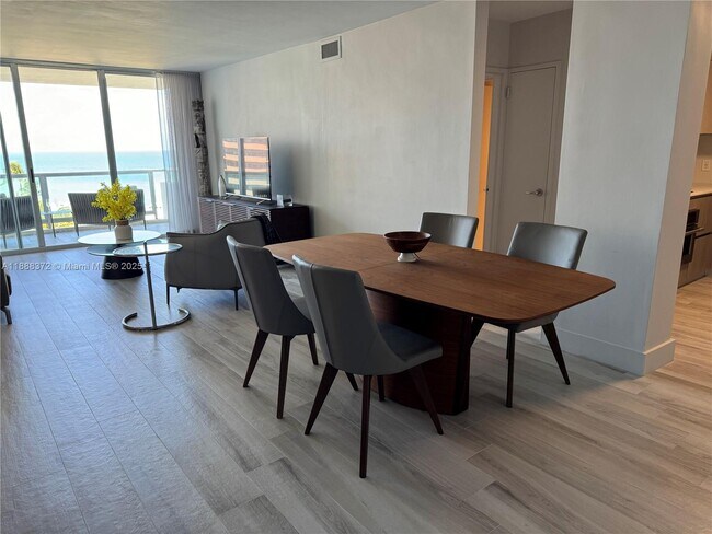 Building Photo - 5151 Collins Ave
