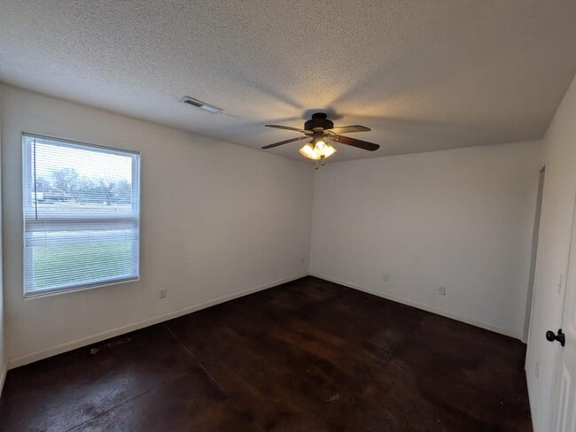 Building Photo - 1332 N Curtis Ct