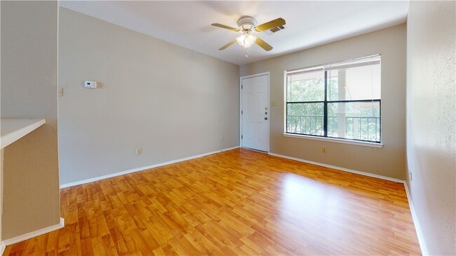 Building Photo - 307 Manuel Dr