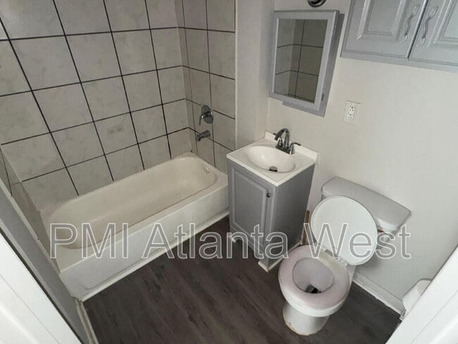 Building Photo - 147 Lawton St SW