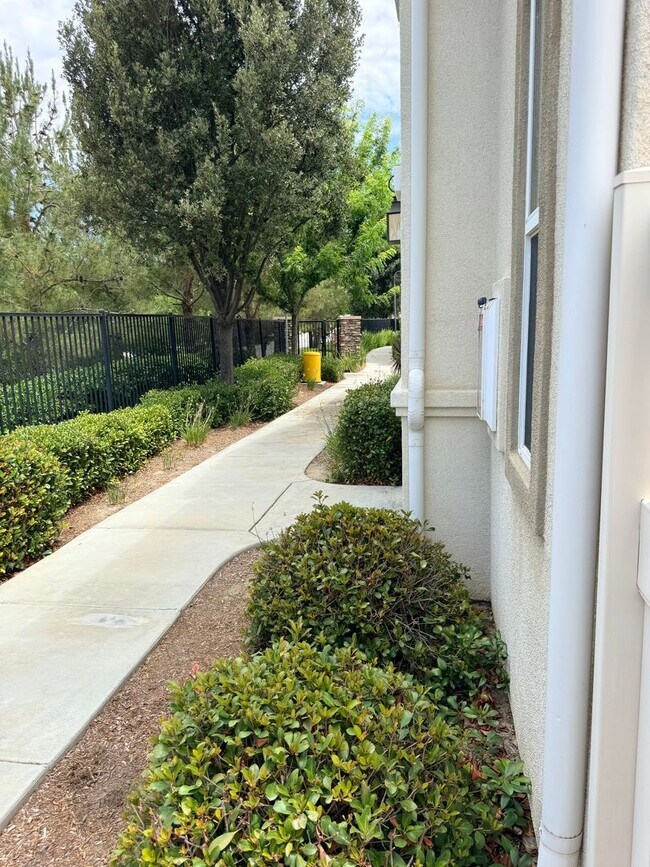 Building Photo - 3 Bedroom Town home for rent in South Temecula