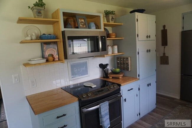 Building Photo - 613 Sykes Dr