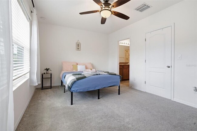 Building Photo - 10425 Red Carpet Ct