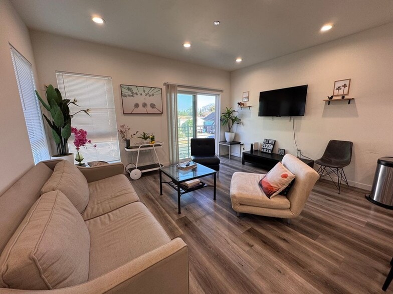 Building Photo - 2625 Somerset Dr