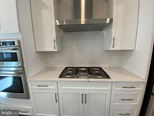 Building Photo - 16356 Columbus Ave