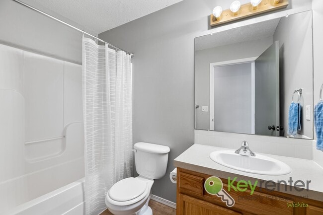 Building Photo - 5 Bedroom 3 Bathroom | Glen Hills - Derby, KS