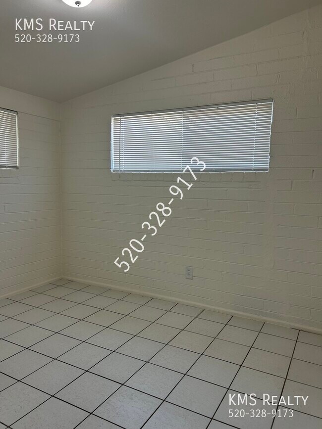 Building Photo - 5126 E Bellevue St