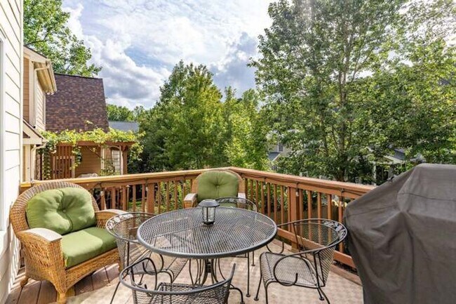 Building Photo - Gorgeous 4BD, 2.5BA Apex Home in an HOA Community with Amenities & Near Shopping, Dining, and Int...