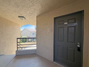 Building Photo - Great Second Floor 1B/1BA w/ Private Patio...