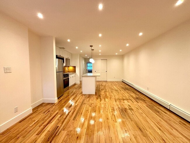 Building Photo - 2182 Davidson Ave