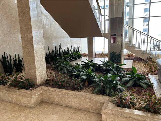 Building Photo - 4020 Galt Ocean Dr