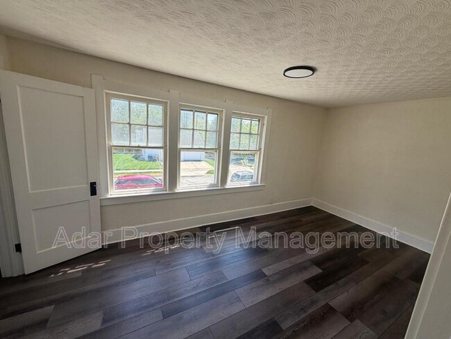 Building Photo - 610 Dryden Dr