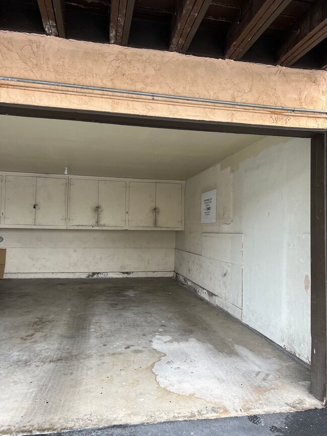 Building Photo - Updated 2BR/1BA 2 Story Townhome in Park Like setting in Santee