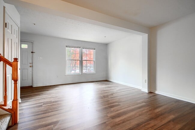 Building Photo - 9847 Bale Ct