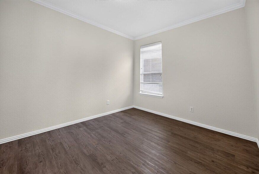 Building Photo - 1521 Stanford Dr