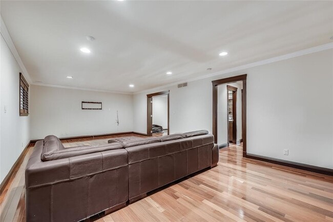 Building Photo - 4900 Balcones Dr