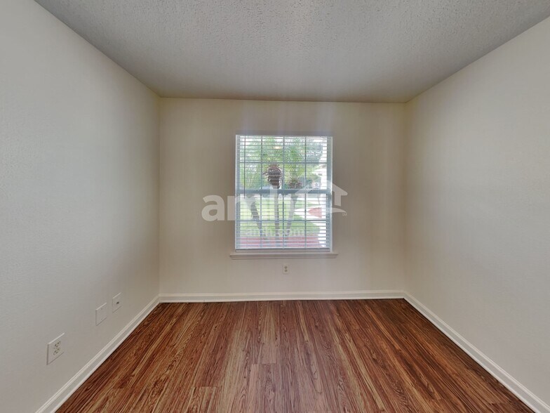 Building Photo - 224 N Lake Cunningham Ave