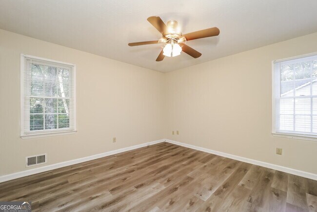 Building Photo - 2350 Bankstone Dr SW