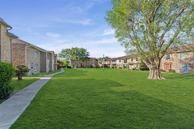 Building Photo - 1076 Willow Oaks Cir