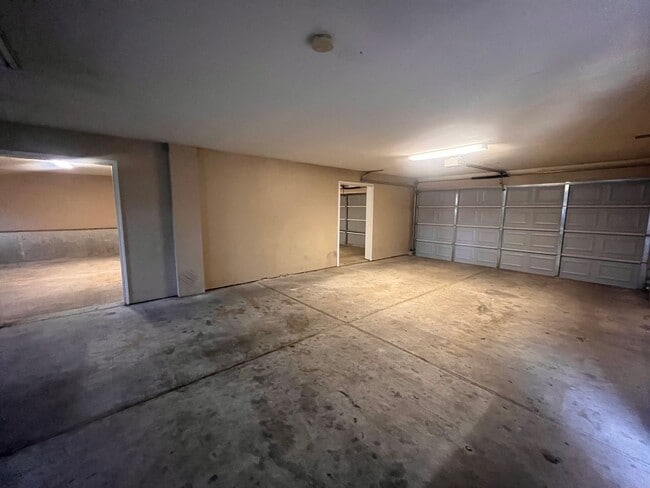 Building Photo - 6bed/3bath with garage in North Campus