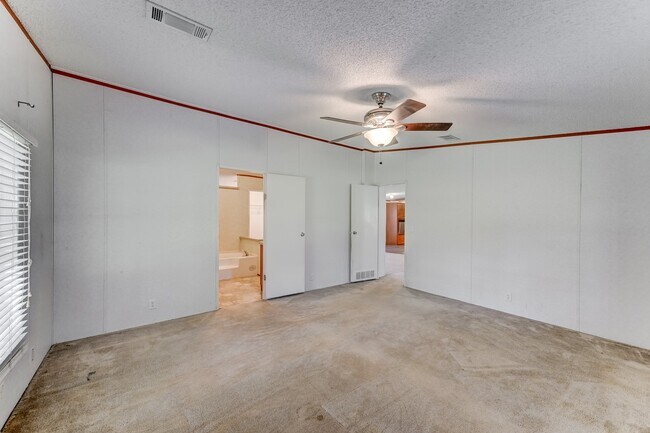 Building Photo - 418 County Rd 643