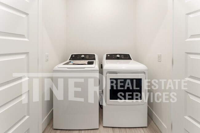 Building Photo - 2231 Oswego St