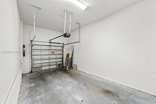 Building Photo - 1167 SW 7th Ct