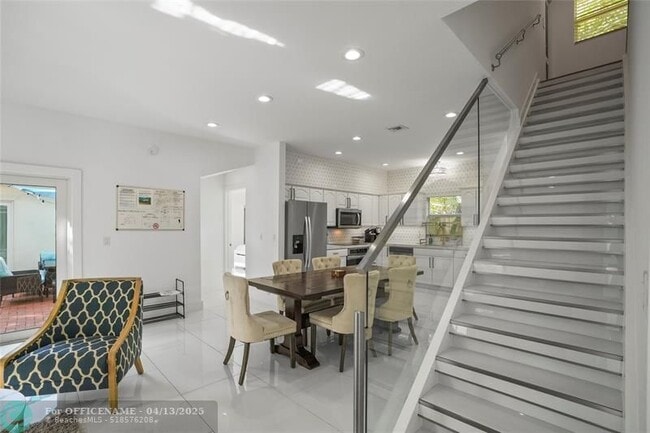 Building Photo - 833 SW 17th St