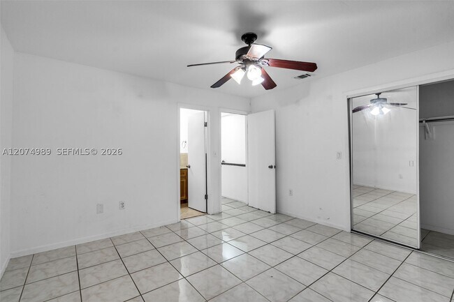 Building Photo - 627 W 68th St