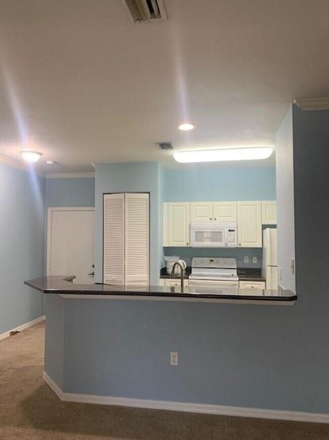 Building Photo - Palm Estates 2 Bedroom 2 Bath Condo w/Attached garage