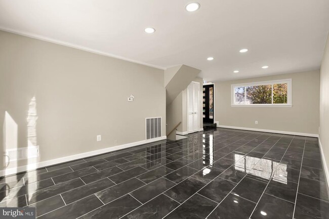 Building Photo - 8730 Ewing Dr